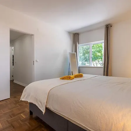 Carcavelos Retreat *