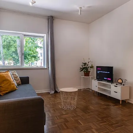 Carcavelos Retreat * Пареде